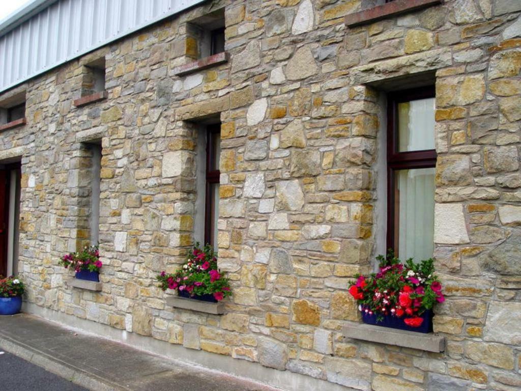 Хостел The Bluestack Centre Donegal Town Екстер'єр фото